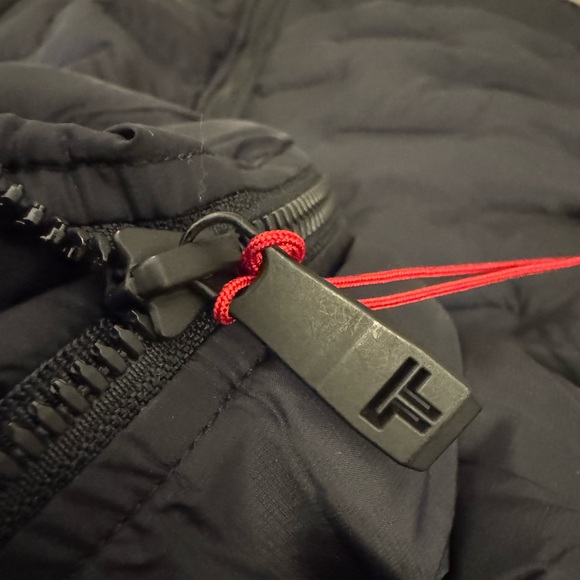 TUMI Men's Navy Quilted Lightweight Puffer Jacket - Size X-Large - 1527501041 - Picture 10 of 16